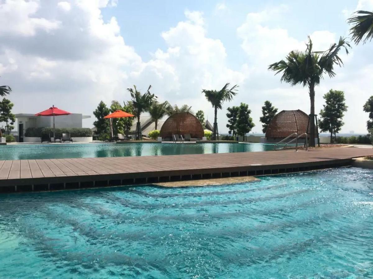 Almas Suites Puteri Harbour Нусаджайя Экстерьер фото